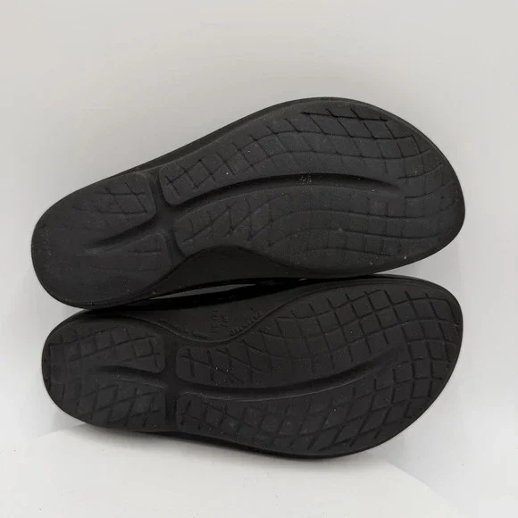 OOFOS Sandals Women's Size 7 OOlala Leopard Print Slip On Thong Flip Flops Black - Picture 6 of 7